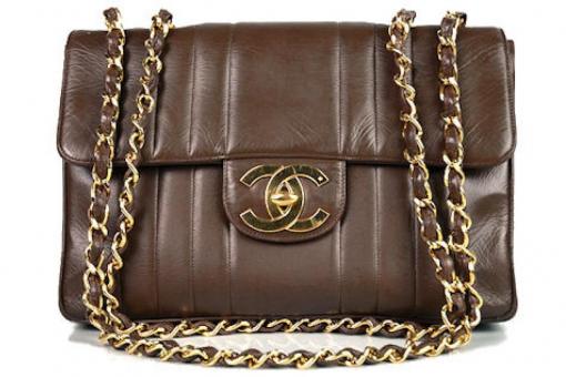 VINTAGE CHANEL SINGLE FLAP JUMBO IN-DEPTH REVIEW! What fits, mod shots, &  details of the bag ❤️ 