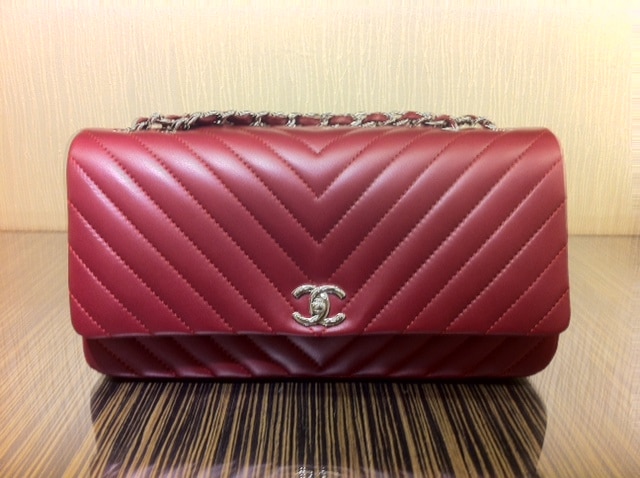 chanel surpique chevron flap bag