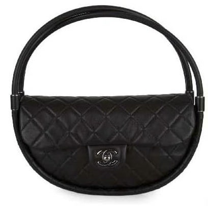 Chanel Hula Hoop Bag First Impression + What Fits // Medium Chanel Hula Hoop  in Black Lambskin 