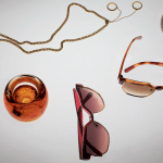Chloe Gold Carly Brass Necklace with Pendant Rings / Light Havana/Bordeaux Dafne Sunglasses