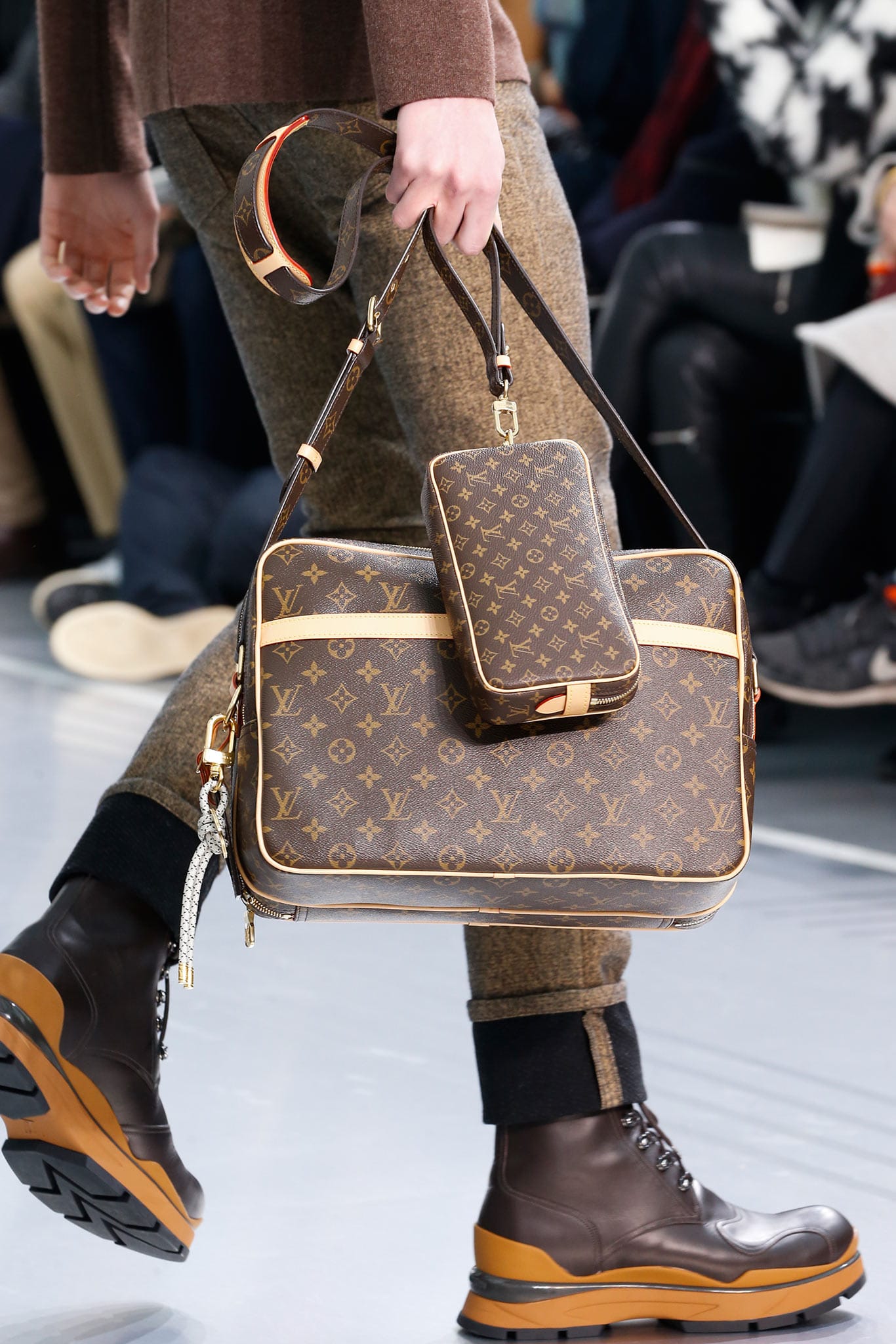 Louis Vuitton Mens Messenger Bag Price - Verzameling