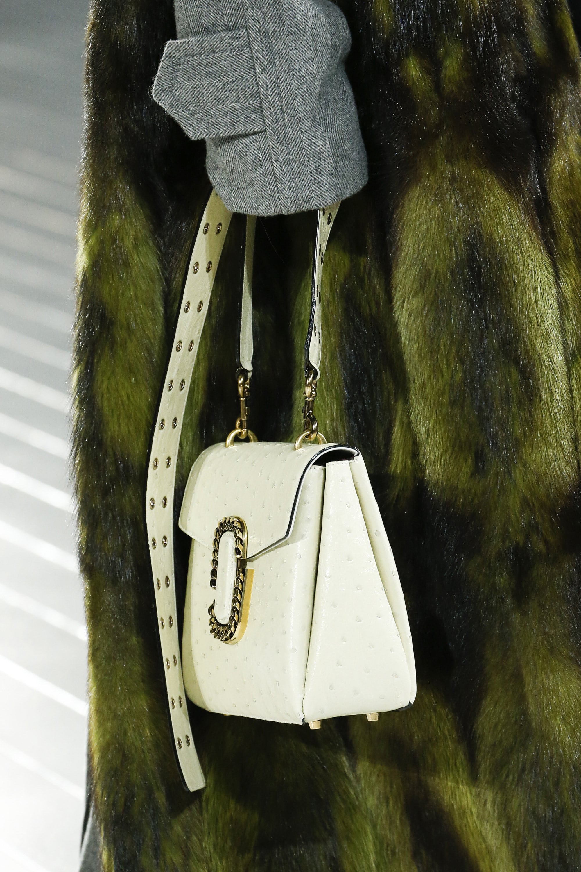 A GLIMPSE AT THE AUTUMN-WINTER 2016 HANDBAG COLLECTION - News