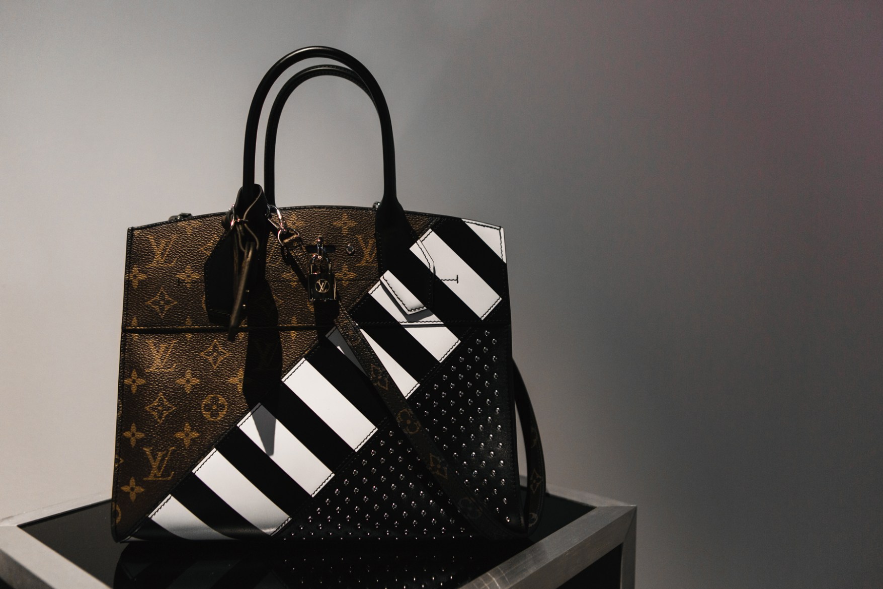 Fake Louis Vuitton luxury bag operation in China worth US$15.4