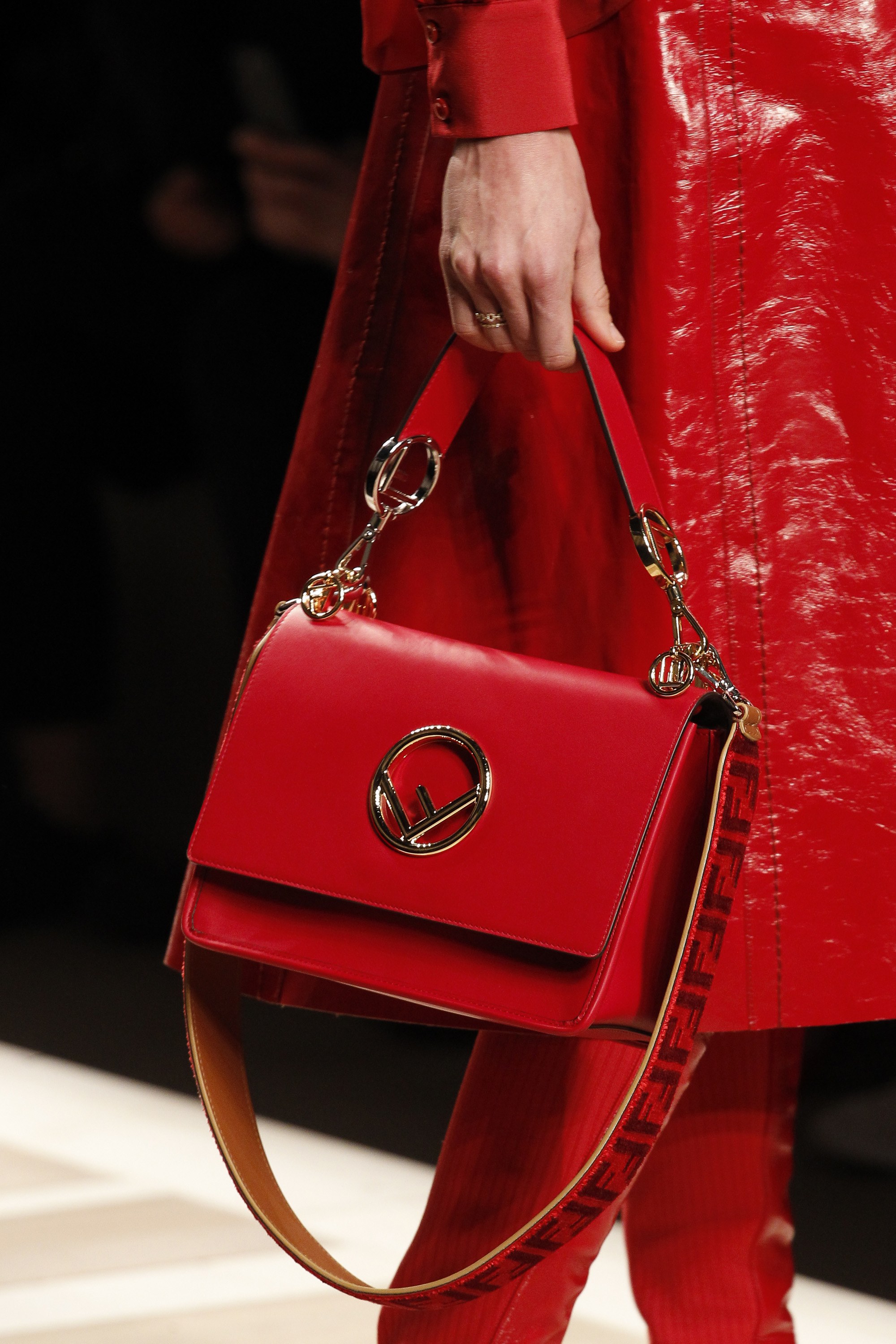 Сумка Fendi красная