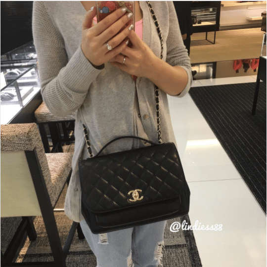 Chanel Business Affinity (m) & Louis Vuitton Pochette Métis East