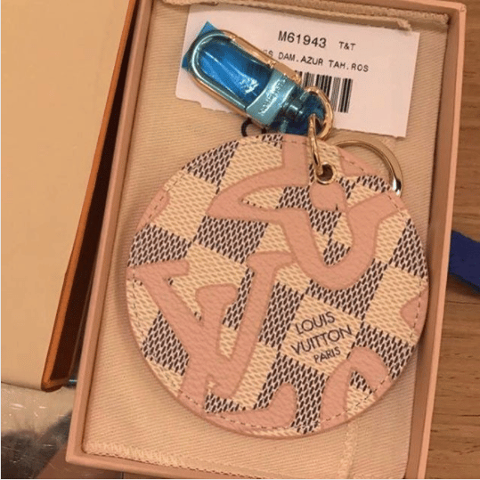 Louis Vuitton Anhänger Tahitienne beige Gold Taschenanhänger LV