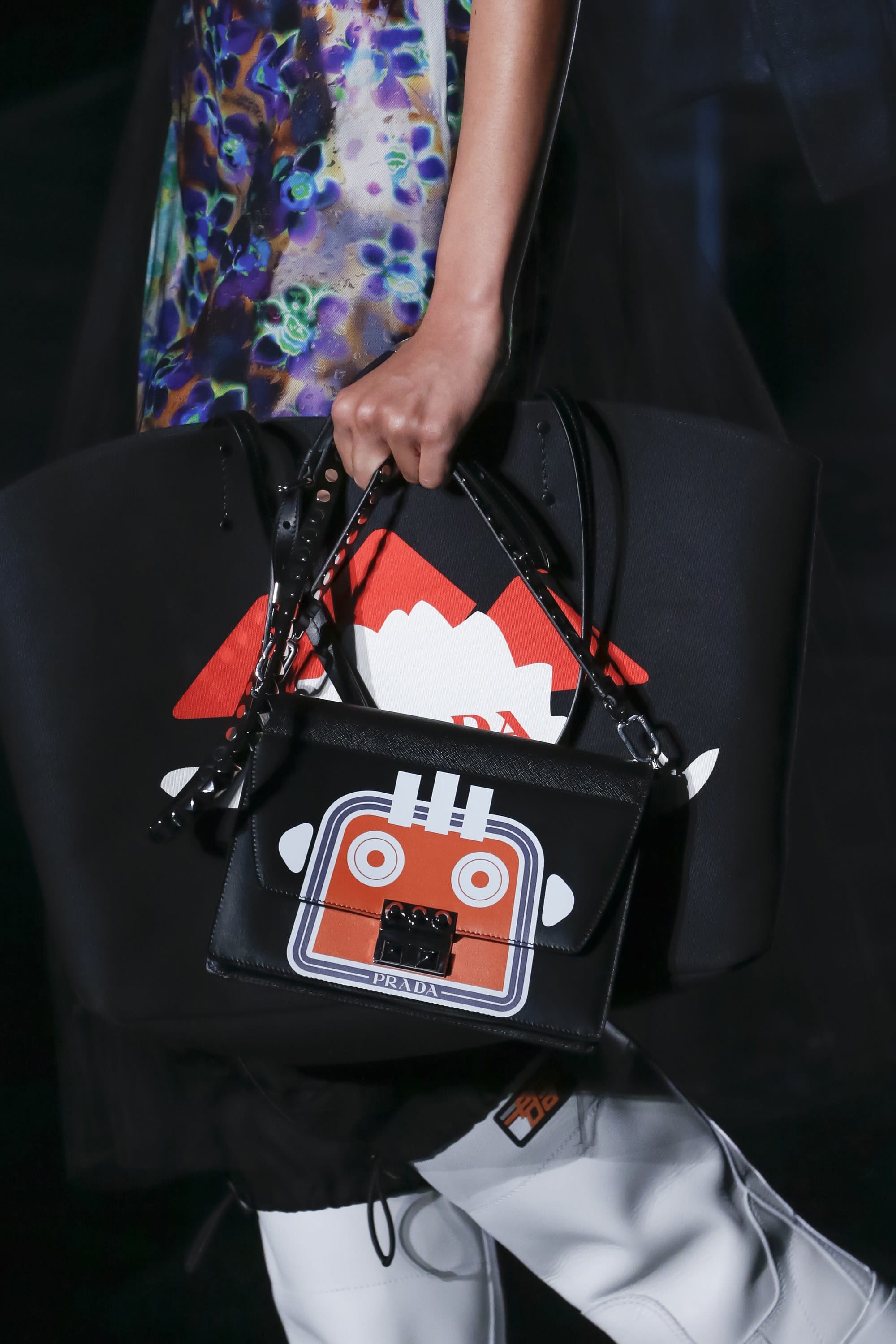 prada tote bag 2018