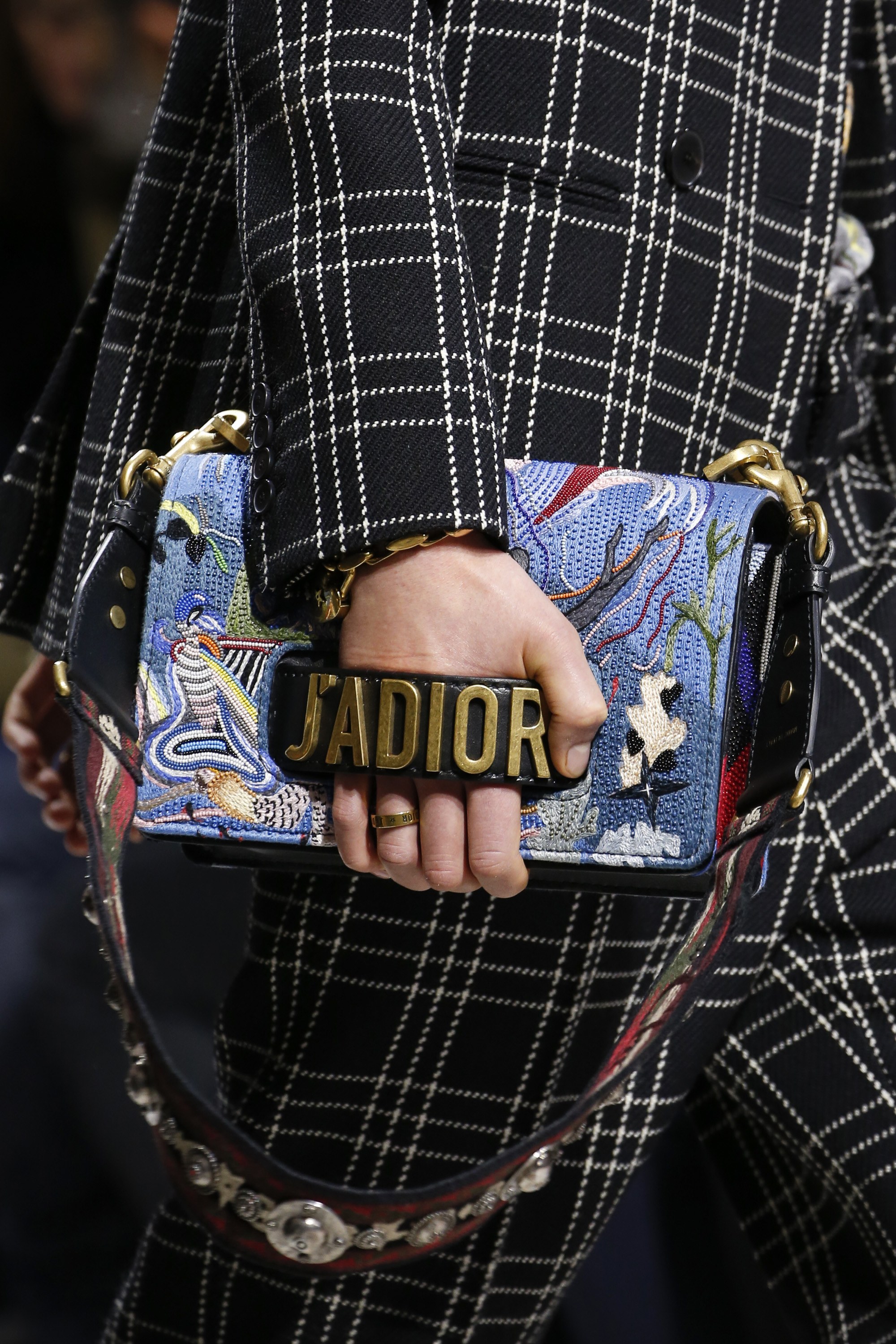 Dior Fall/Winter 2018 Runway Bag Collection featuring Saddle Bags ...