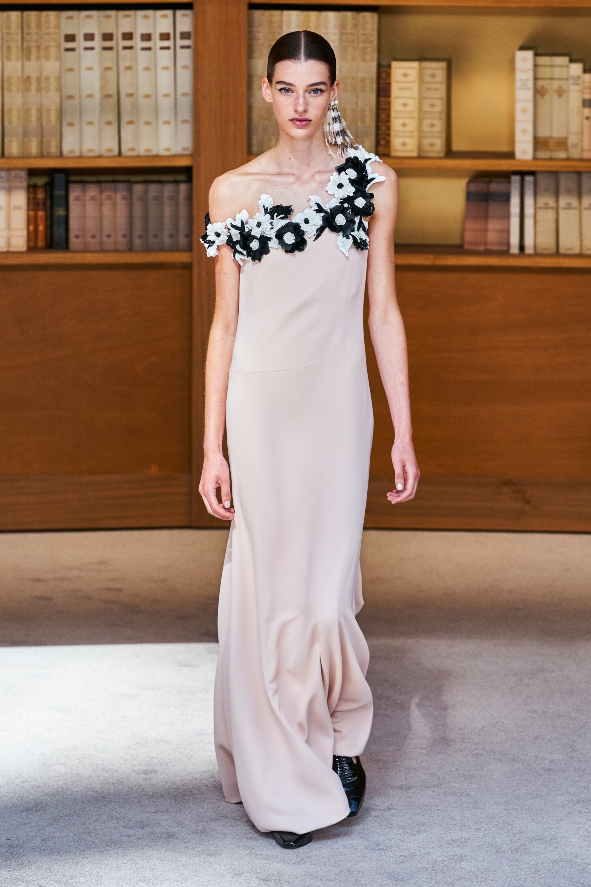 Chanel Spring 2021 | Purely Inspiration | Black dress, Dress, Formal dresses  long