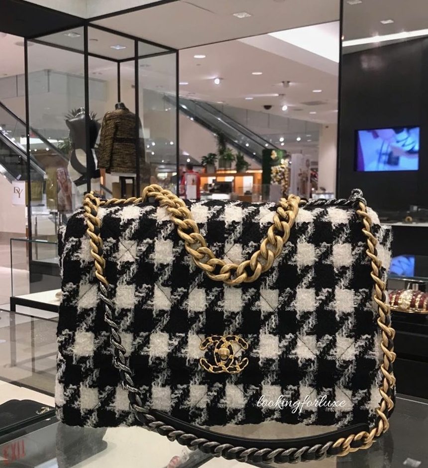 chanel 19 flap bag white