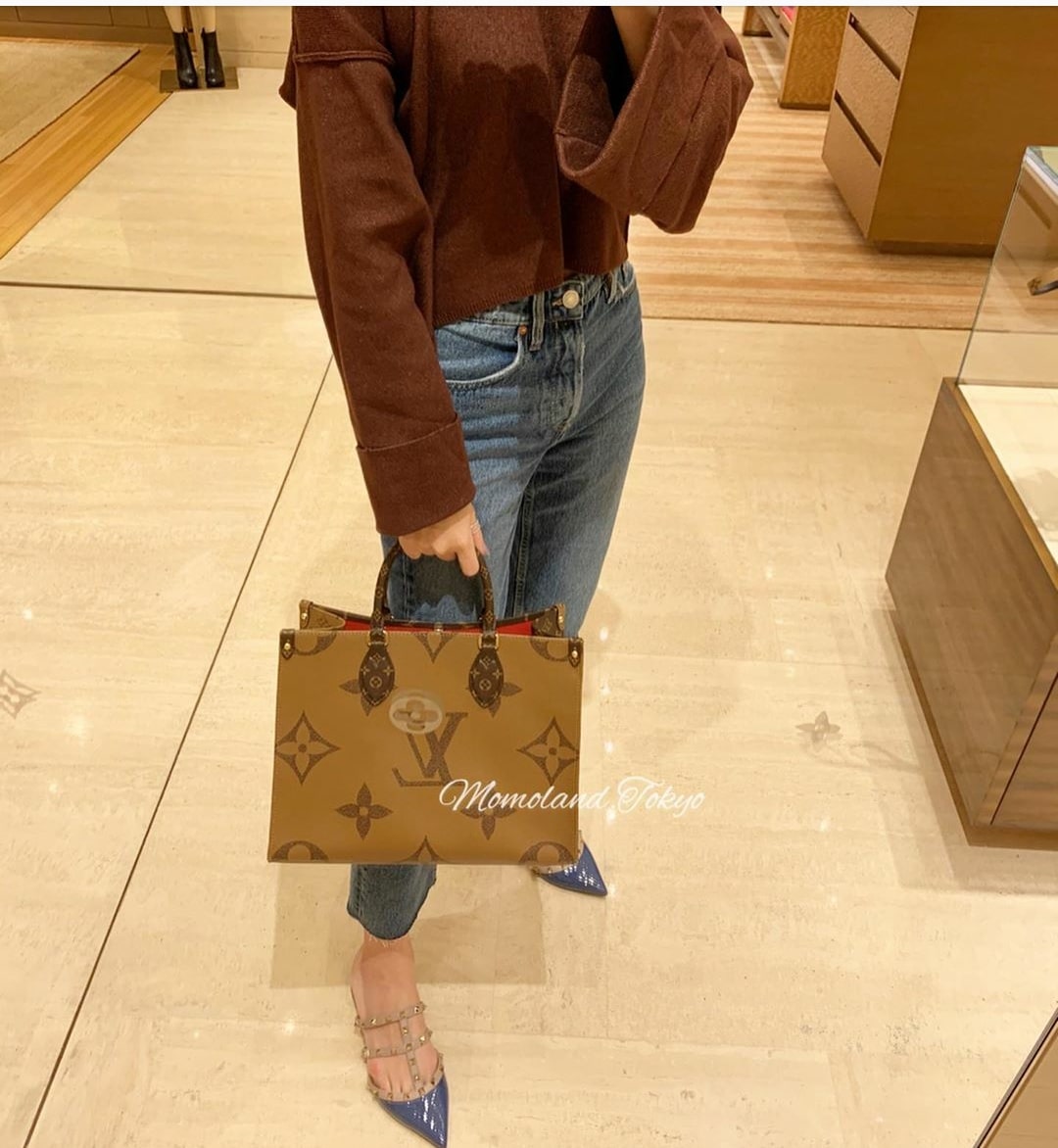 The Smaller Louis Vuitton OntheGo MM Bag Guide (2022) - Spotted