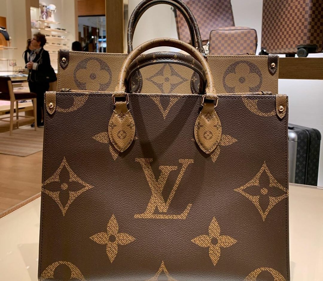Louis Vuitton ONTHEGO GM Tote Bag By The Pool M57640 Giant Monogram New  receipt