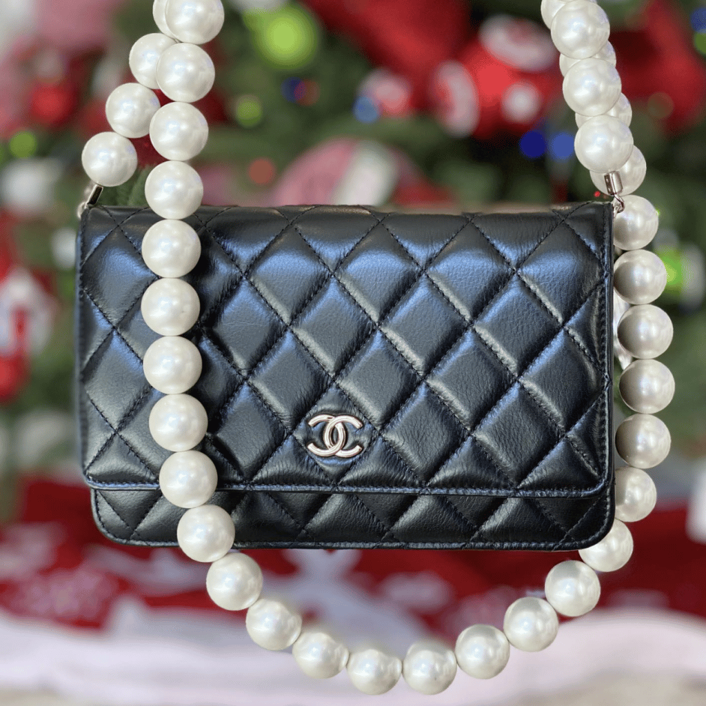 CHANEL CHAIN AROUND MESSENGER BAG black quilted leather with silver tone  hardware chain and leather strap and around the edges of the bag cream  fabric lining authenticity card original box 30cm x